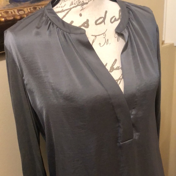 Vince mixed materials of soft modal cashmere poly long sleeve deep v neck top - Picture 2 of 9